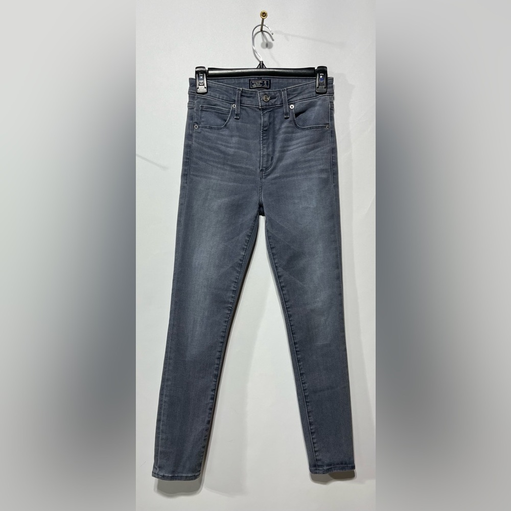 Abercrombie & Fitch High Rise Jeans - Gray Size 26/2 Inseam 26”